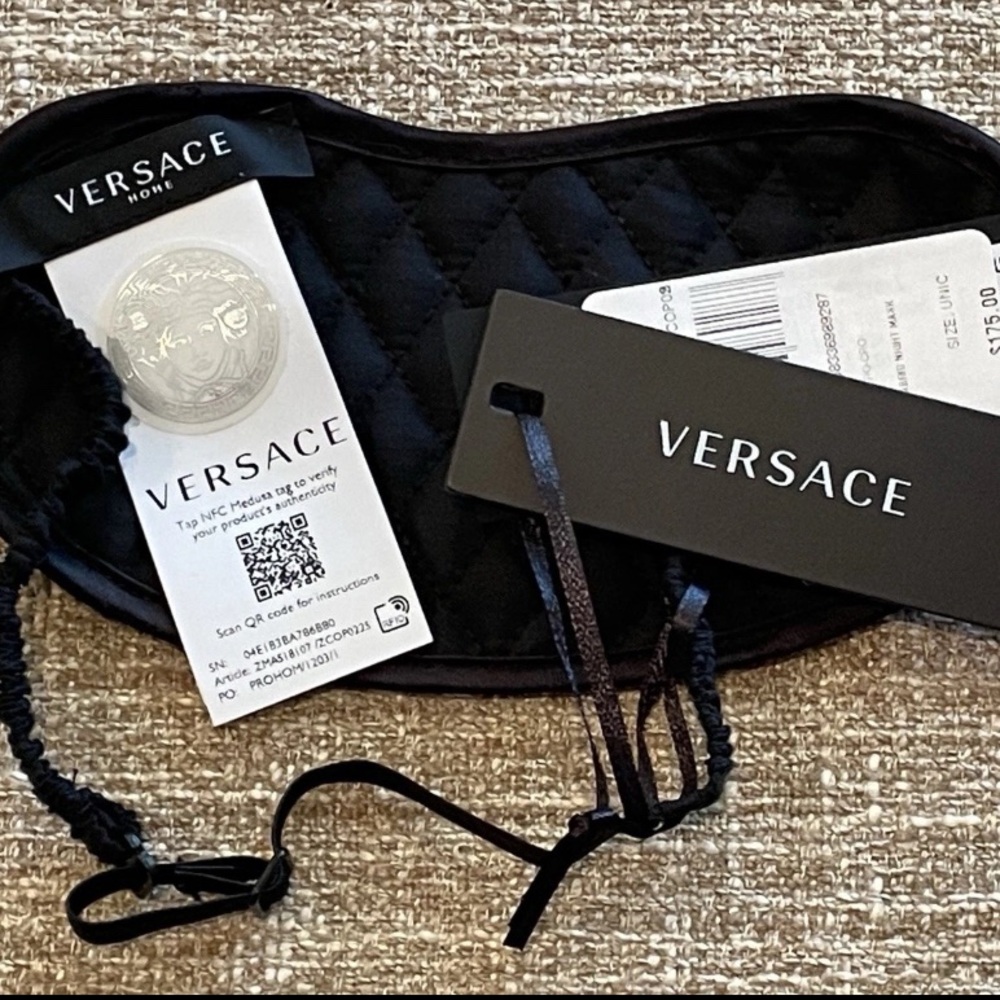 Versace Sleep Mask - Picture 4 of 4